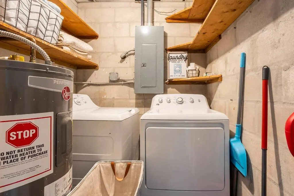 Holiday home Entirehouse W/Bush Garden View_Private Heated Pool Villa Tampa United States